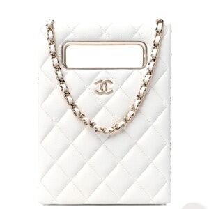 CHANEL bag with Caviar Quilted Leather and Gold Hardware